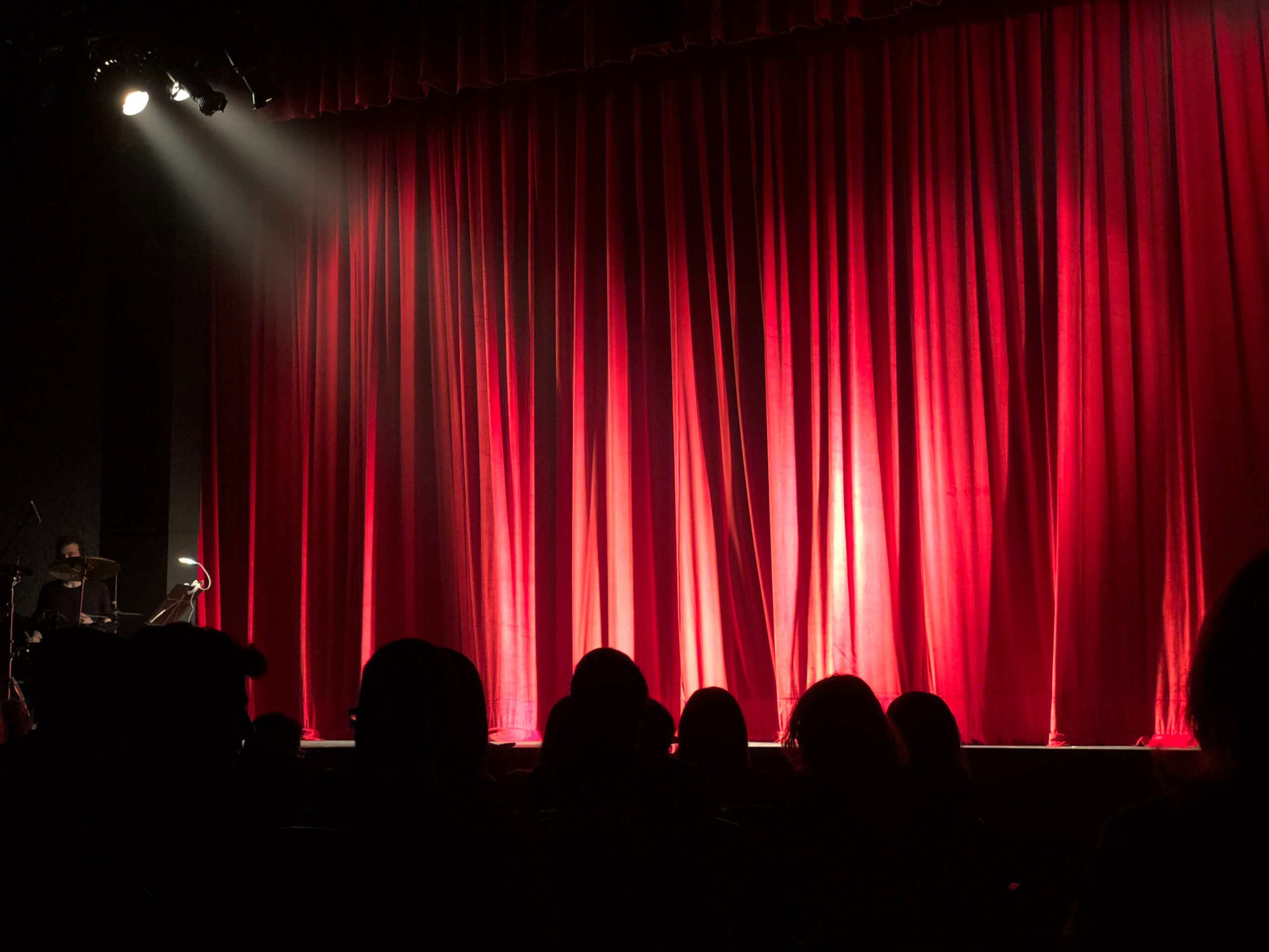 Lire la suite à propos de l’article Faire des études de Théâtre en France